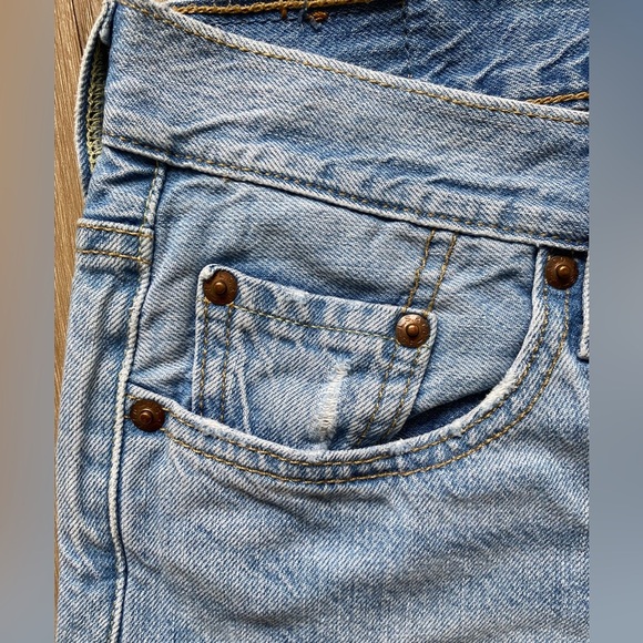 Levi’s 501 25x28 Slim Taper Light Wash Distressed Cut Off Button Fly Crop - Picture 5 of 14